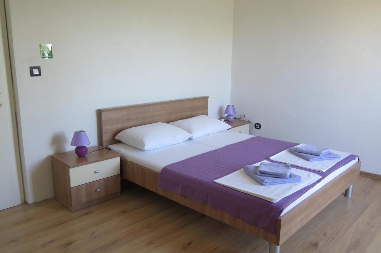 Lumbrela Apartments Starigrad Paklenica Exterior photo