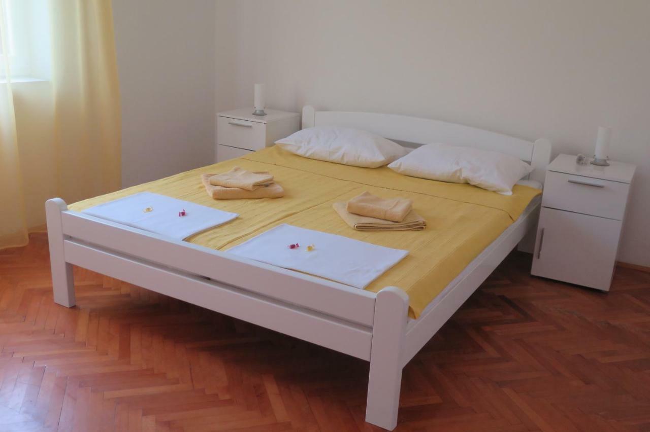 Lumbrela Apartments Starigrad Paklenica Exterior photo