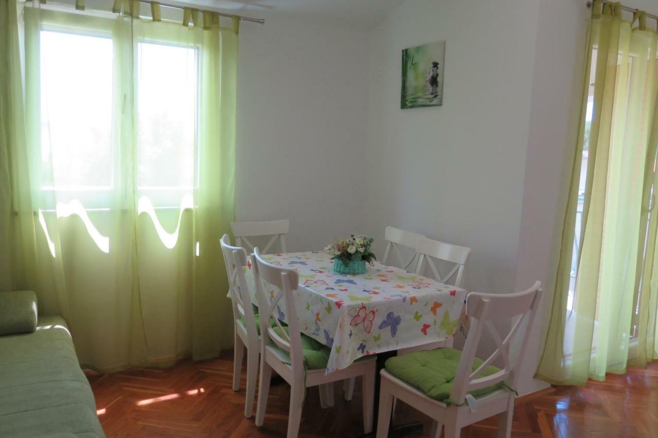 Lumbrela Apartments Starigrad Paklenica Exterior photo