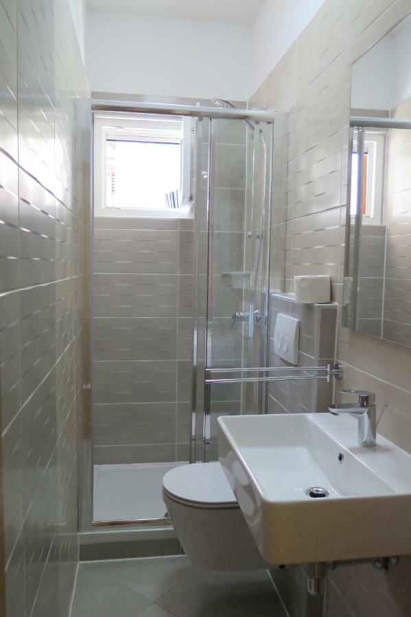 Lumbrela Apartments Starigrad Paklenica Exterior photo